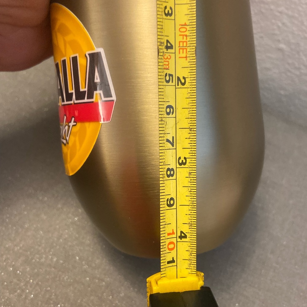 Tumbler of medalla